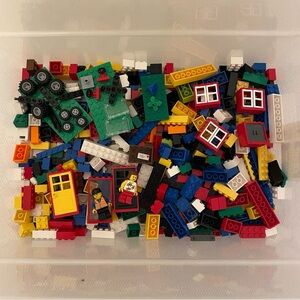 Lego 6194 My Lego Town complete set has 2 figures and lots of fun parts